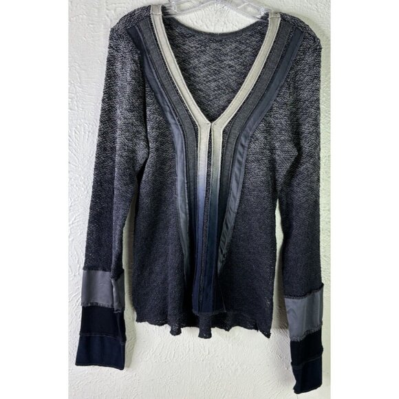 BKE Buckle Medium Lightweight Knit Sweater Top V-Neck Shabby Chic Ombré USA EUC - Picture 1 of 9